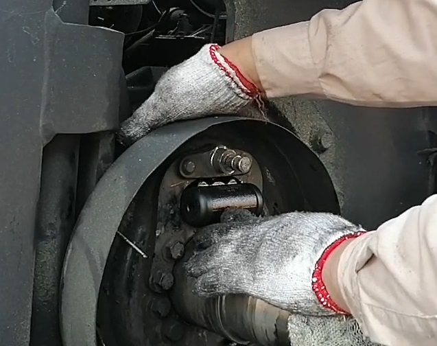  How to change a Toyota forklift brake wheel cylinder